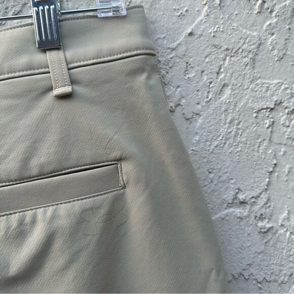 UNDER ARMOUR Shorts Men Size 36 Chino Golf Performance Stretch Beige Khaki - Picture 4 of 5